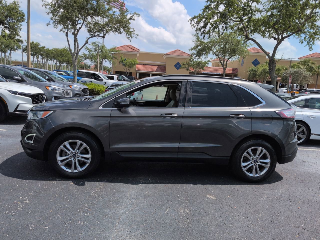 Used 2018 Ford Edge SEL w/ Equipment Group 201A FWD image 7