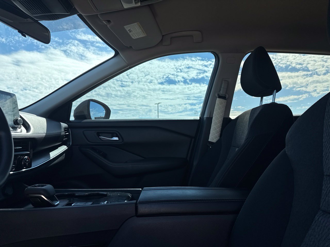 Certified 2024 Nissan Rogue SV FWD image 42