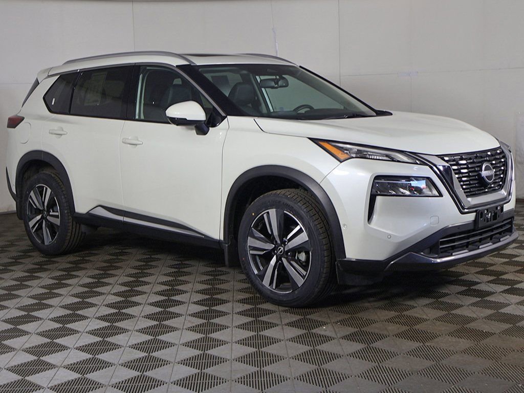 Used 2023 Nissan Rogue SL w/ SL Premium Package image 2