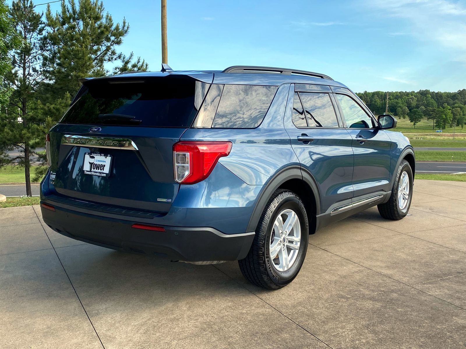 Used 2020 Ford Explorer XLT image 6