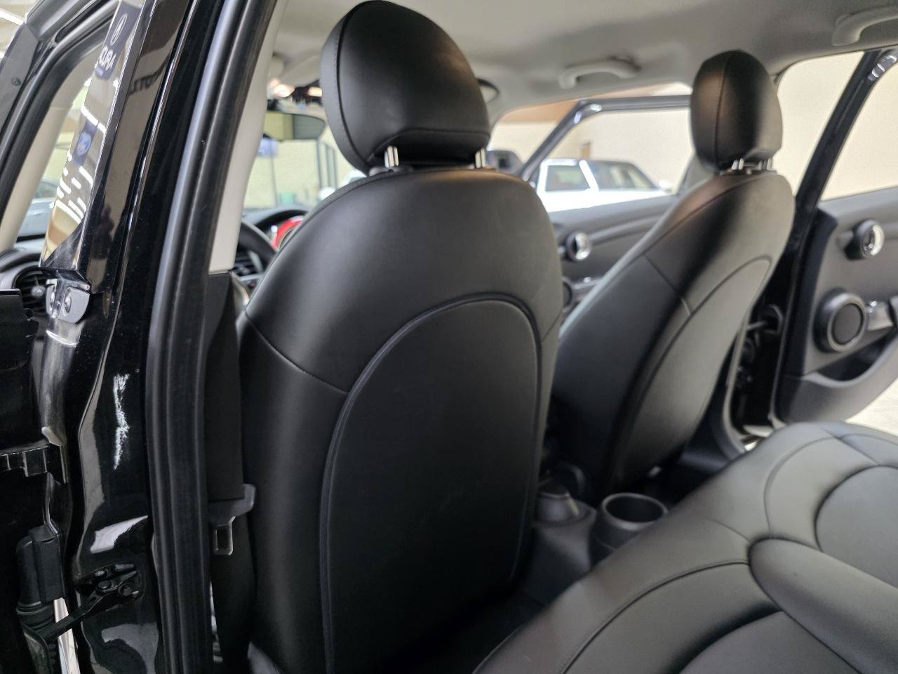 Used 2018 MINI Cooper 4-Door Hardtop w/ Signature Line Package FWD image 24