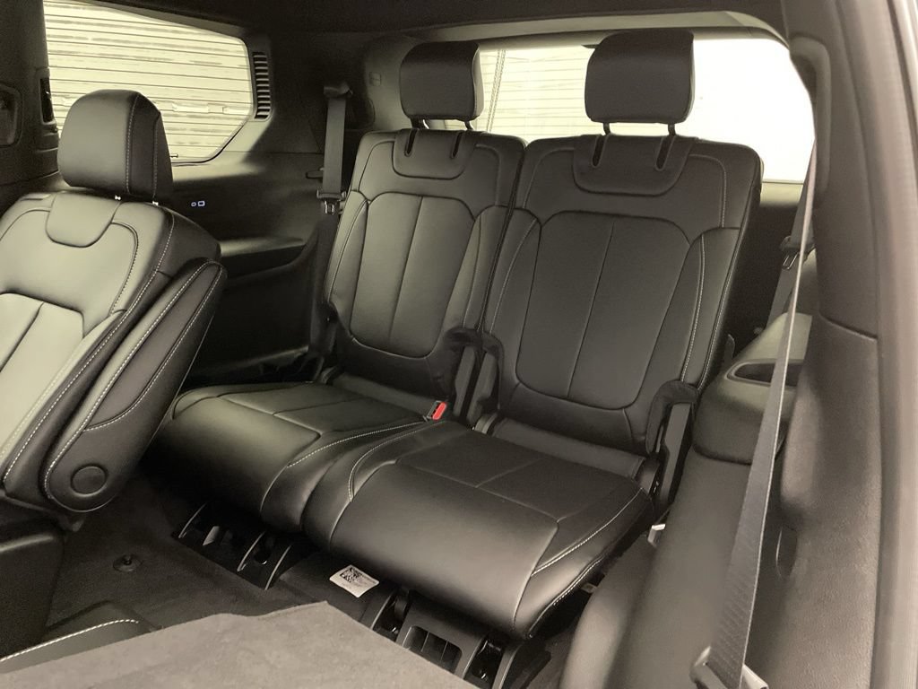 New 2025 Jeep Grand Cherokee L Limited RWD image 17