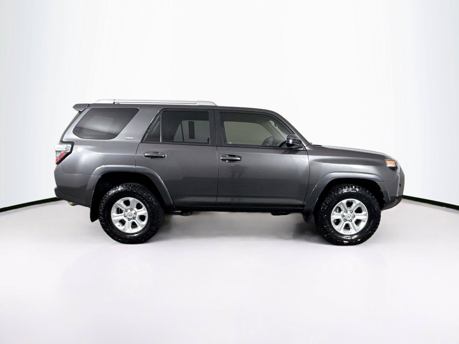 Used 2017 Toyota 4Runner SR5 AWD/4WD image 10