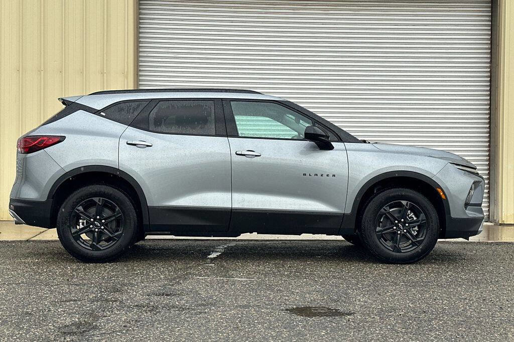 New 2025 Chevrolet Blazer LT w/ Midnight/Sport Edition image 8