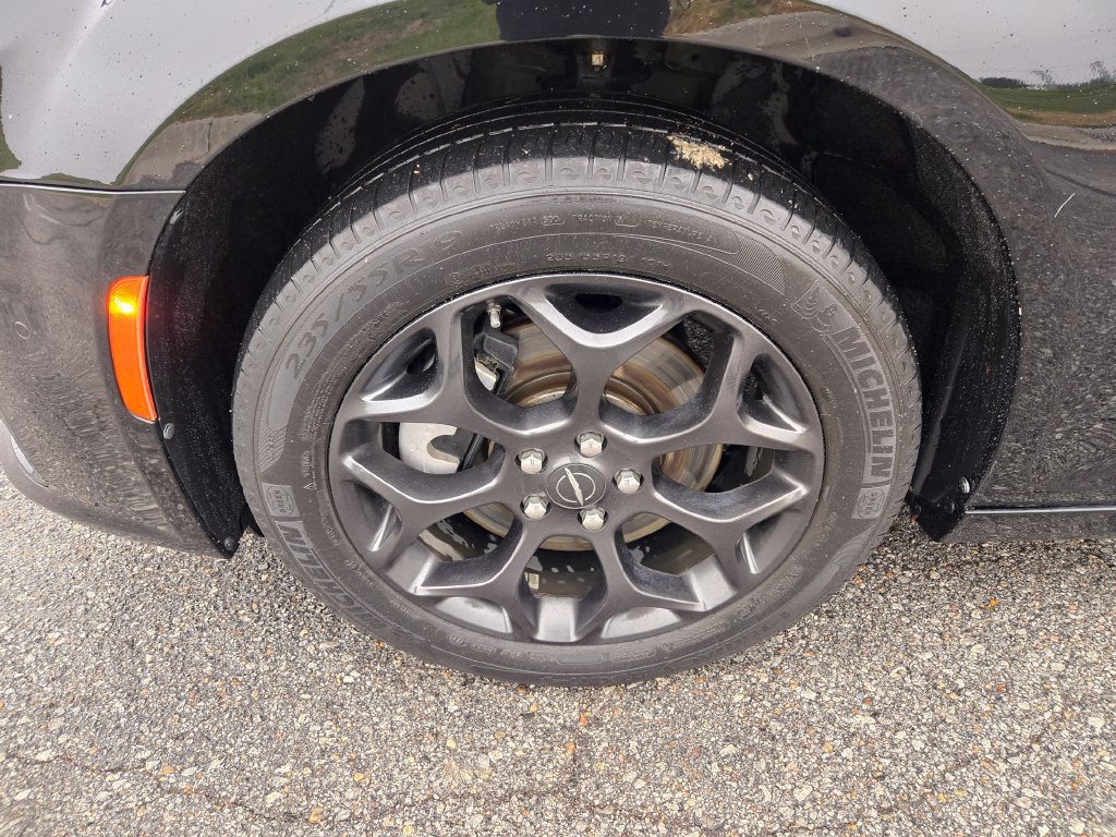 Used 2022 Chrysler 300 Touring L AWD/4WD image 9