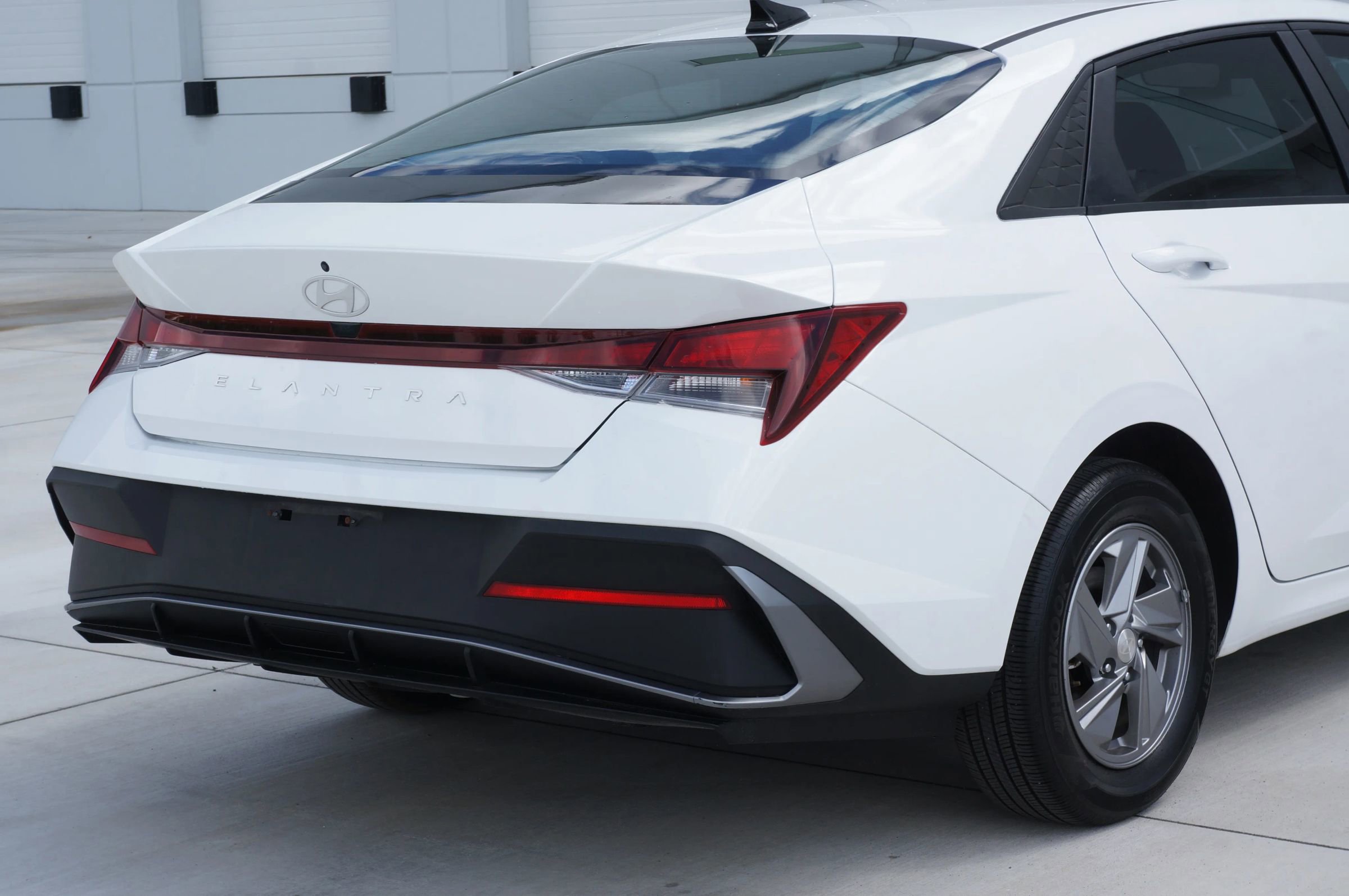 Used 2024 Hyundai Elantra SE image 18