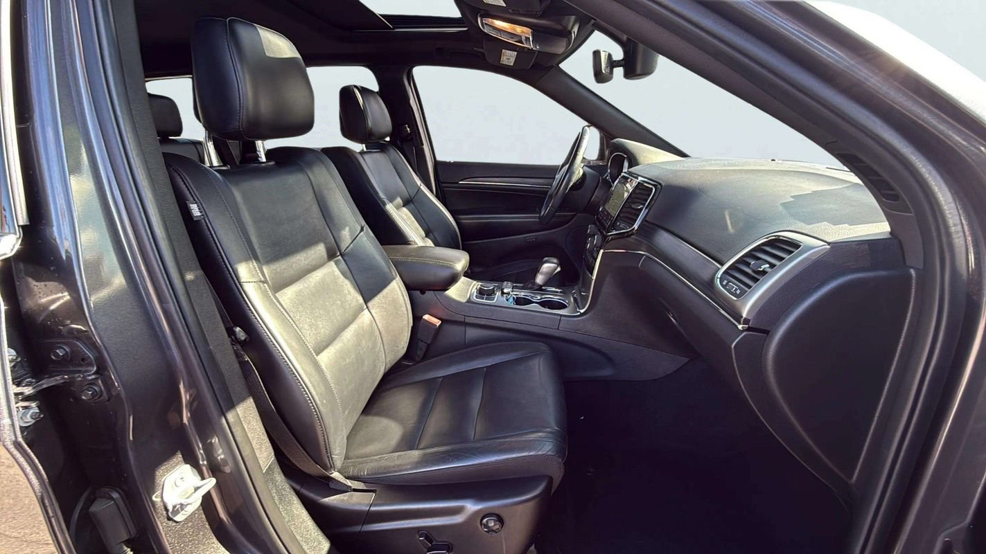 Used 2020 Jeep Grand Cherokee Limited AWD/4WD image 16