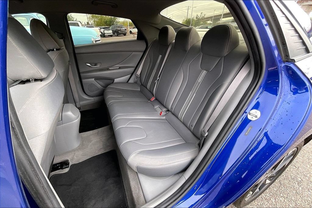 Used 2023 Hyundai Elantra SEL w/ Convenience Package FWD image 25