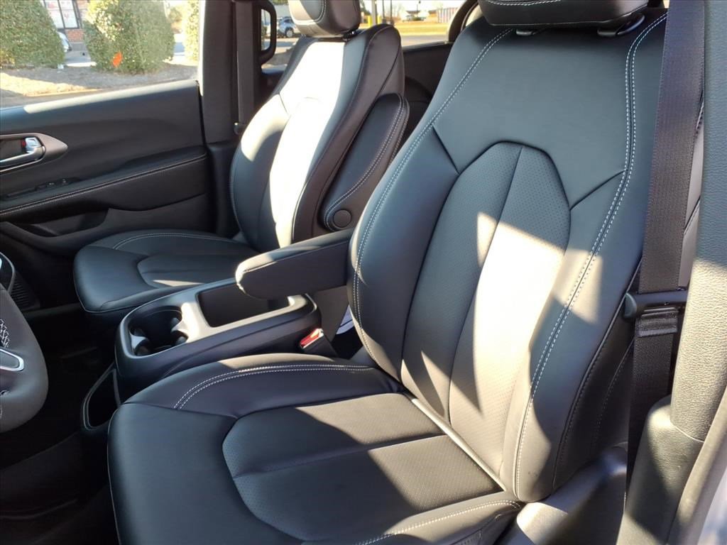New 2026 Chrysler Pacifica Select image 19