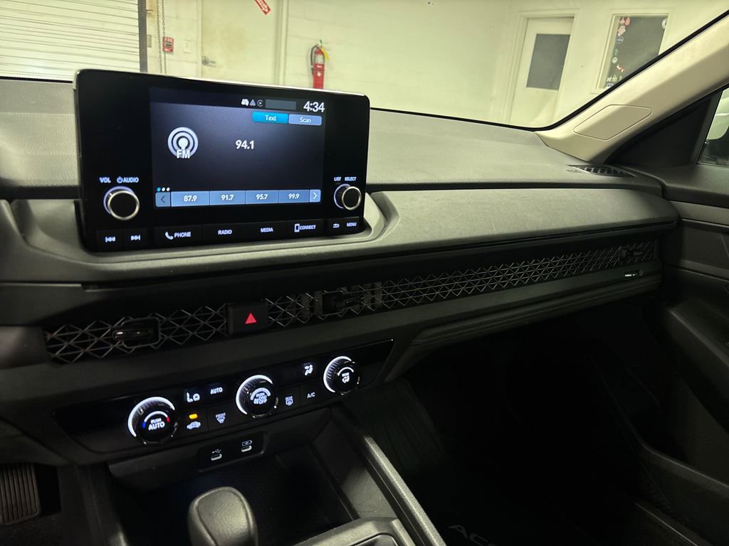 Used 2023 Honda Accord LX image 34