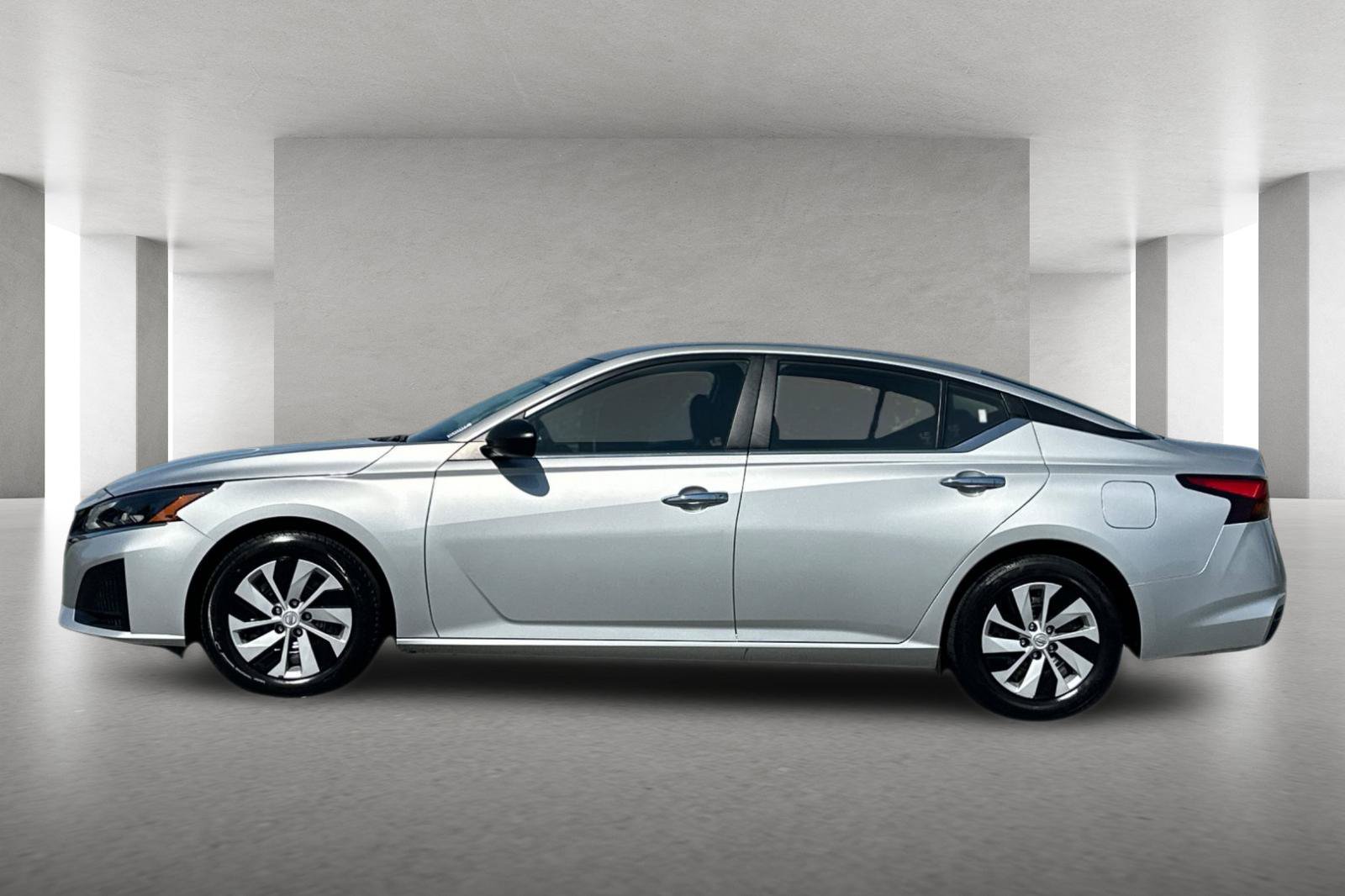Used 2024 Nissan Altima 2.5 S FWD image 7