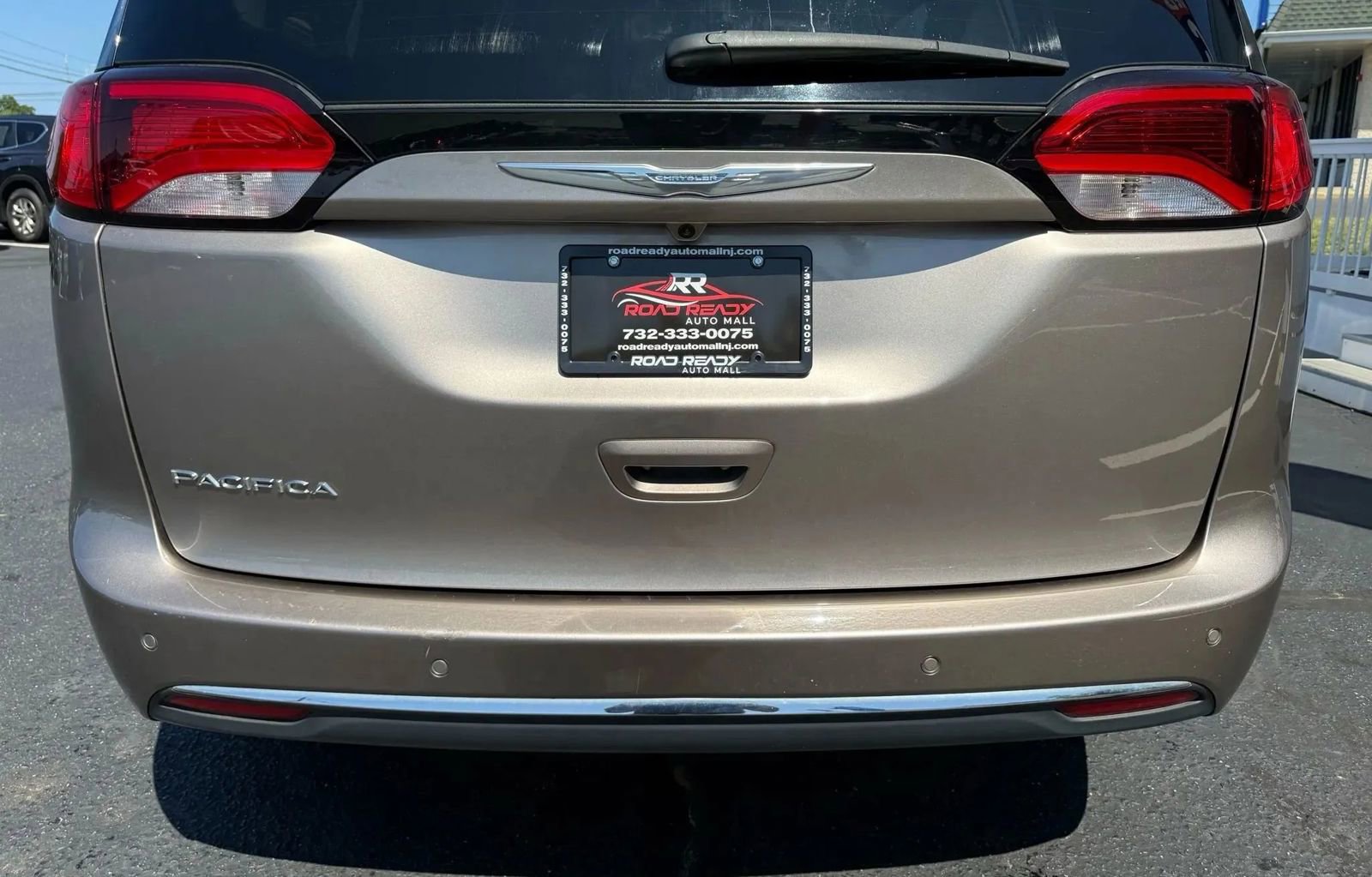 Used 2017 Chrysler Pacifica Touring-L image 54