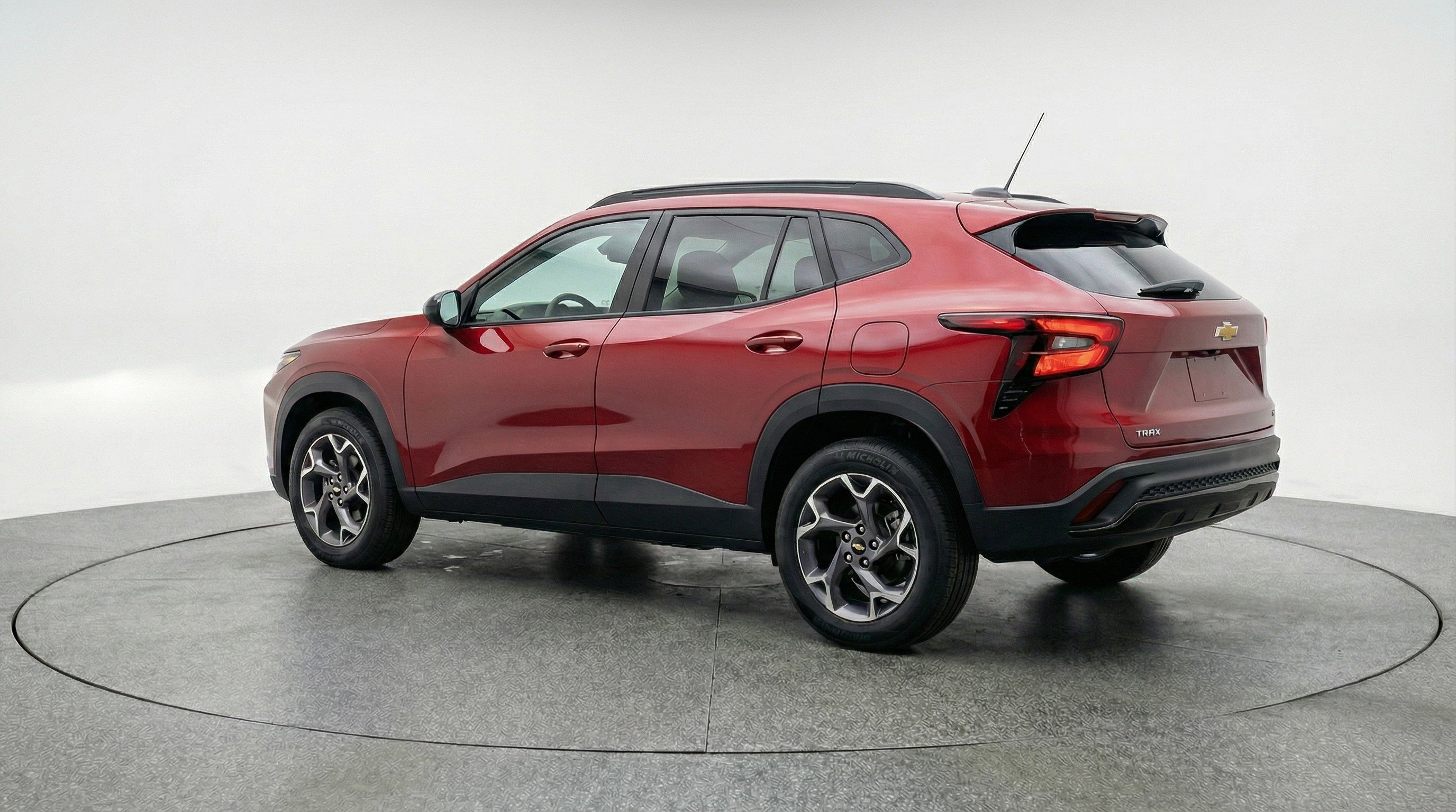 Used 2025 Chevrolet Trax LT FWD image 6