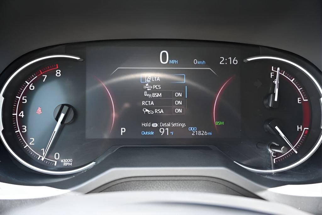 Used 2025 Toyota RAV4 XLE FWD image 18