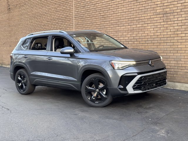 New 2025 Volkswagen Taos SEL image 4