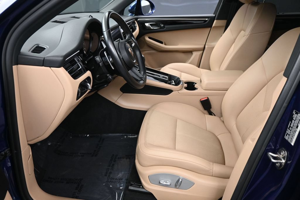 Certified 2023 Porsche Macan AWD/4WD image 6