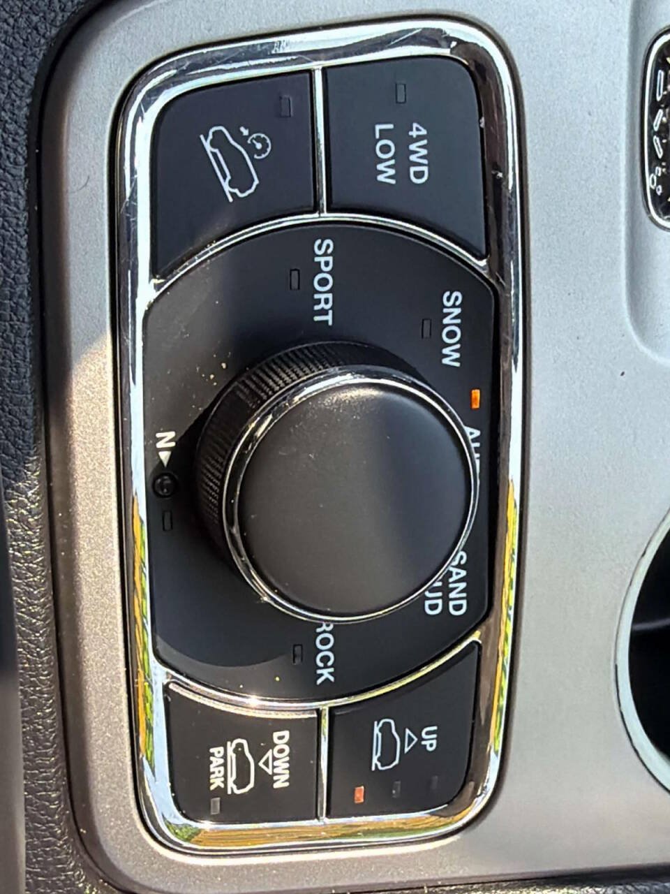 Used 2012 Jeep Grand Cherokee Overland AWD/4WD image 29