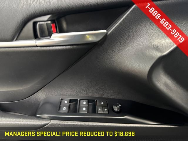 Used 2020 Toyota Camry SE image 25