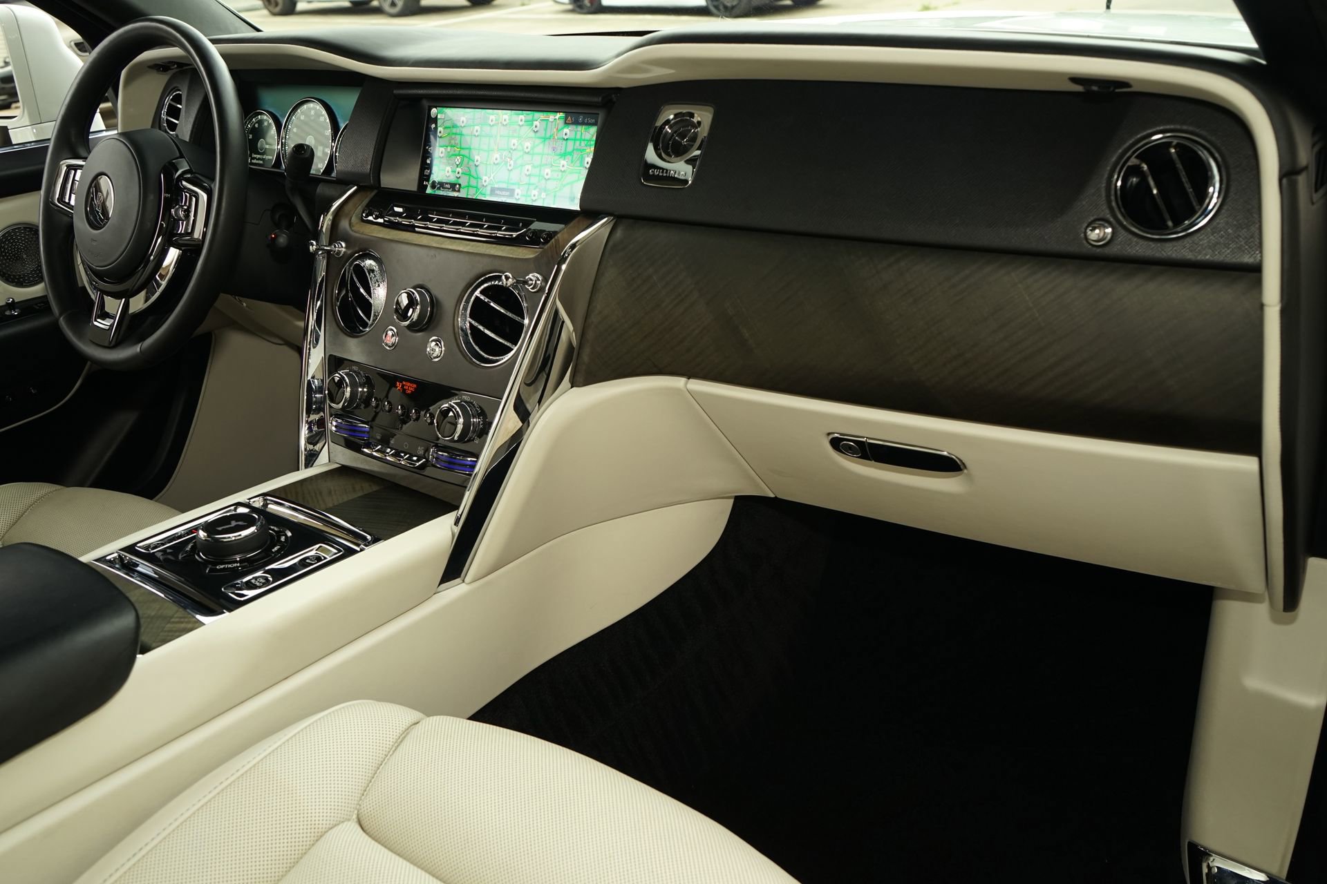 Used 2019 Rolls-Royce Cullinan AWD/4WD image 12