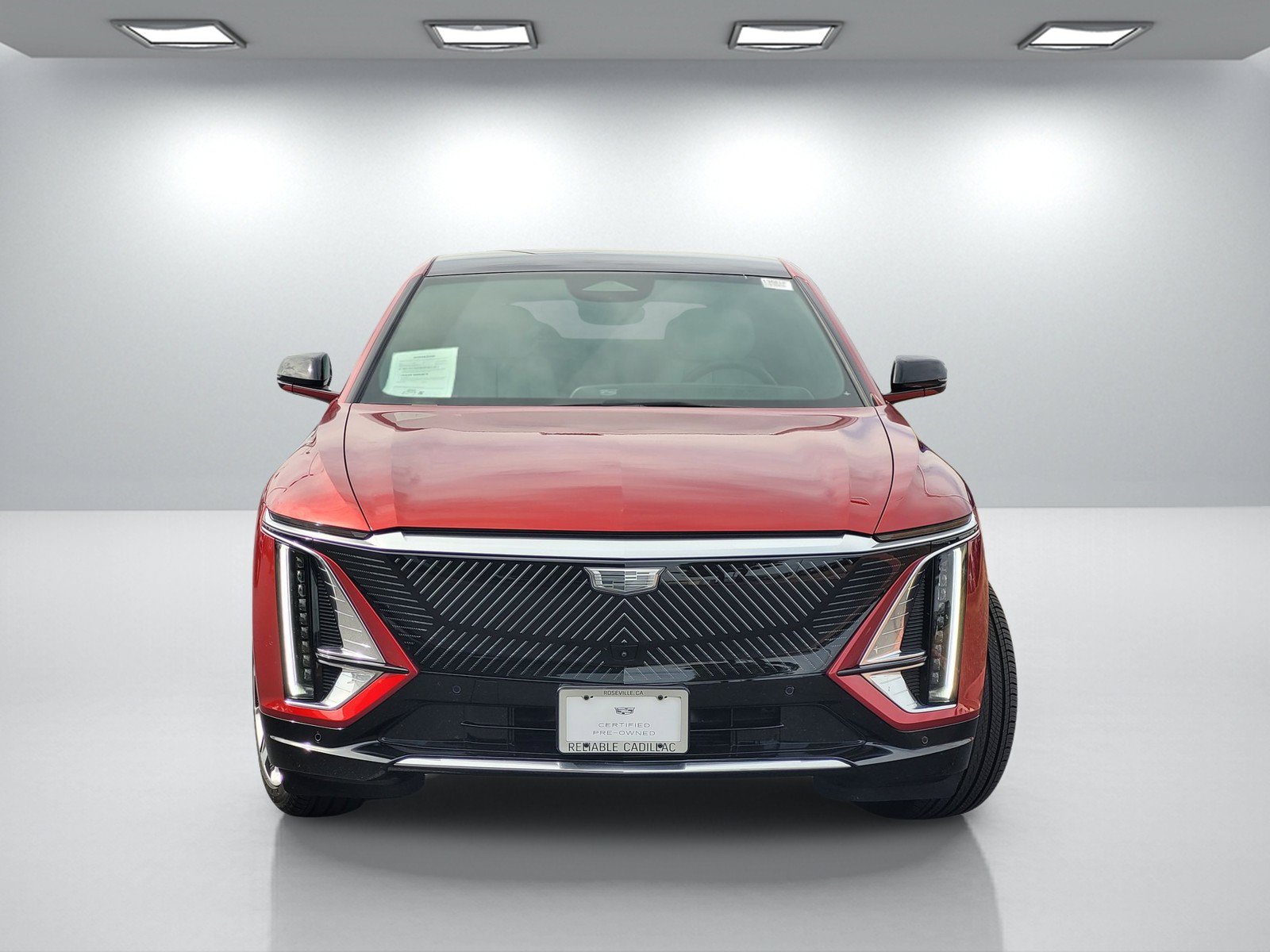 Certified 2025 Cadillac Lyriq Luxury AWD/4WD image 2
