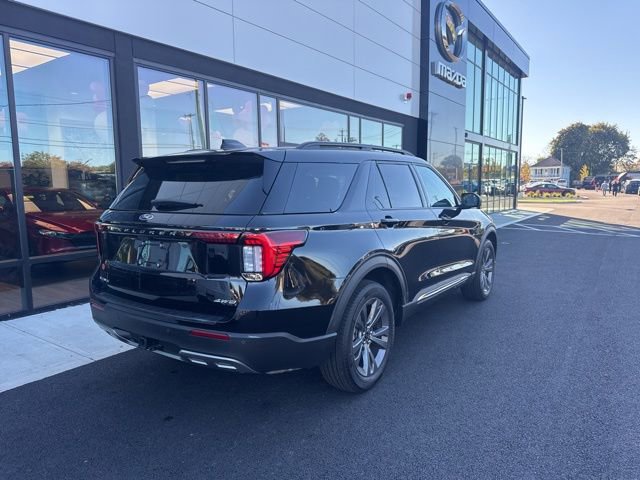 Used 2025 Ford Explorer Active w/ Active Comfort Package image 3