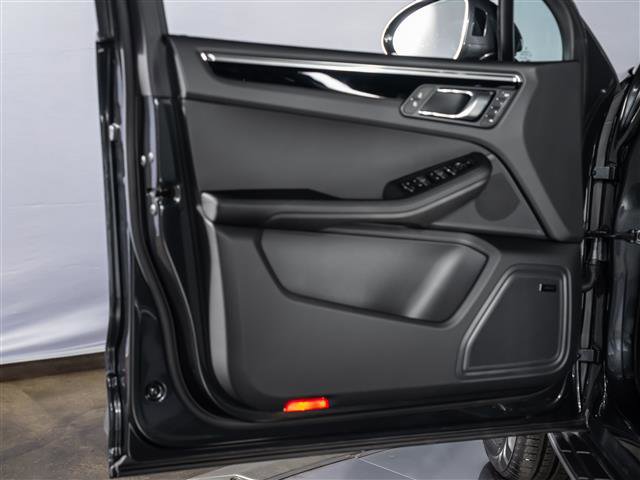 New 2025 Porsche Macan image 22