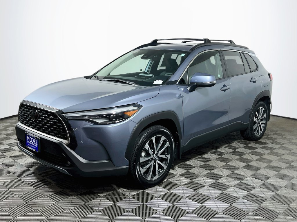 Certified 2022 Toyota Corolla Cross XLE w/ Black Badges Package (TMS) AWD/4WD image 3