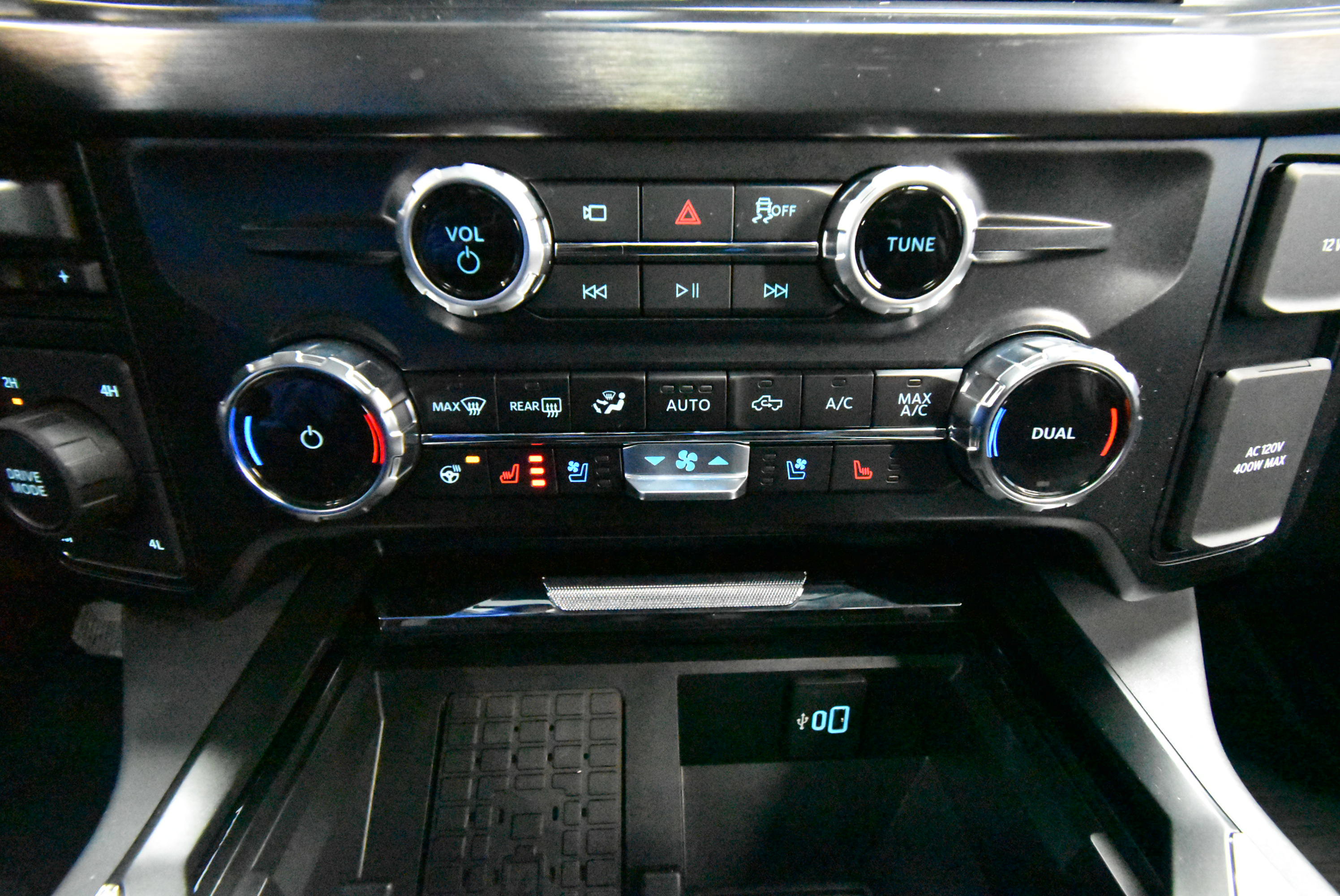 New 2025 Ford F350 Lariat w/ Lariat Ultimate Package image 15