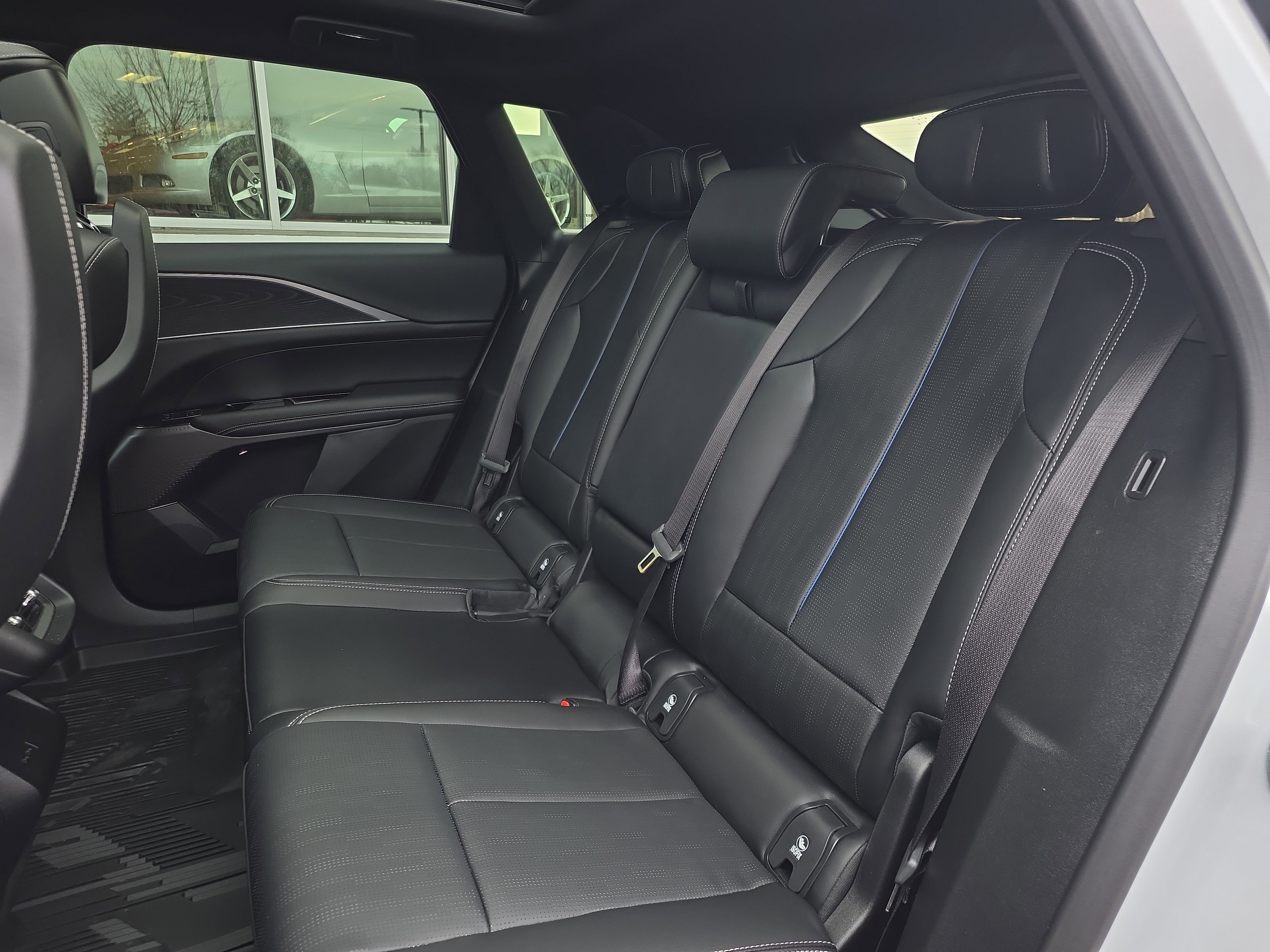 Used 2025 Cadillac Lyriq Sport image 41