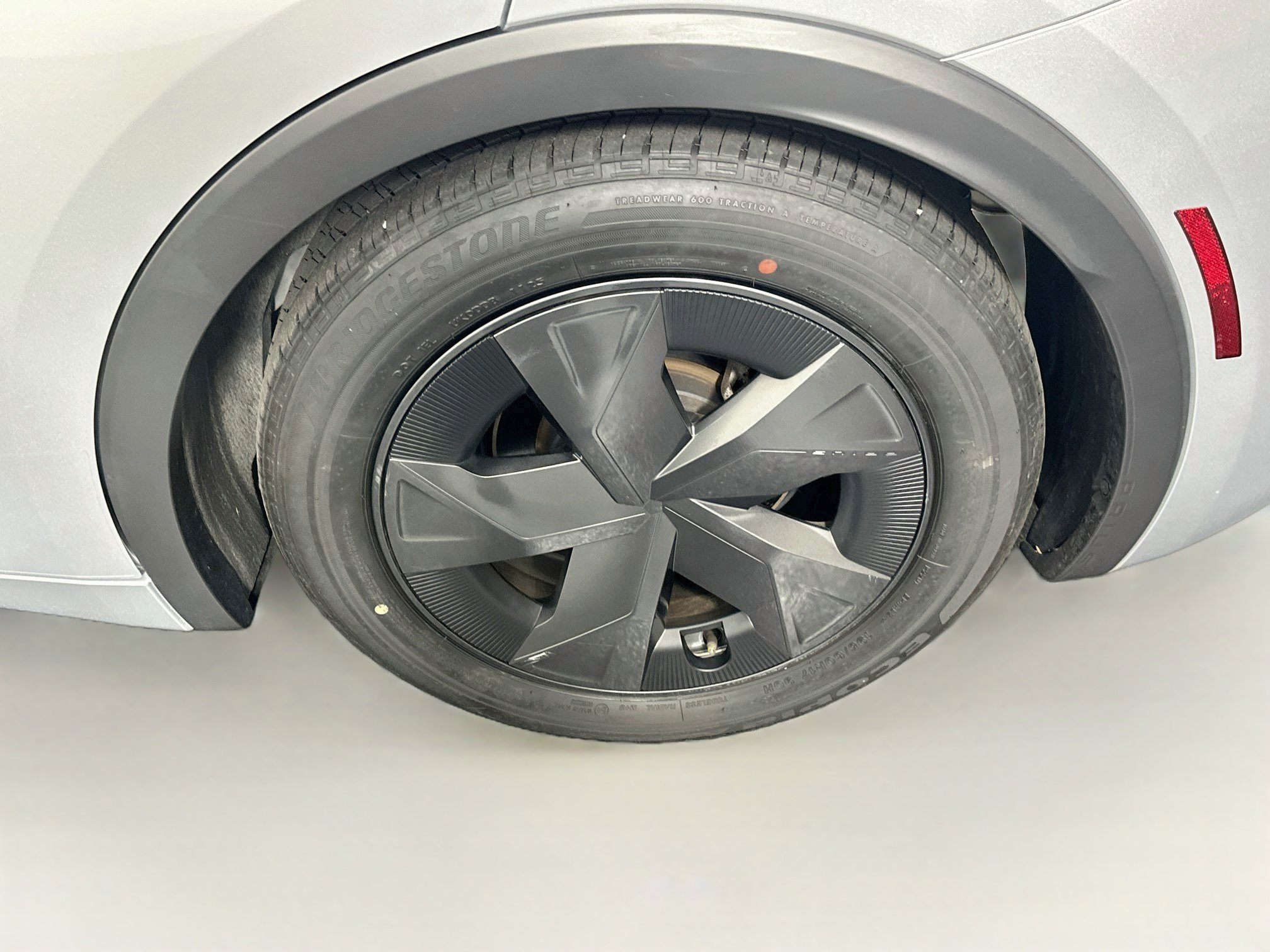 Used 2025 Toyota Prius LE FWD image 11