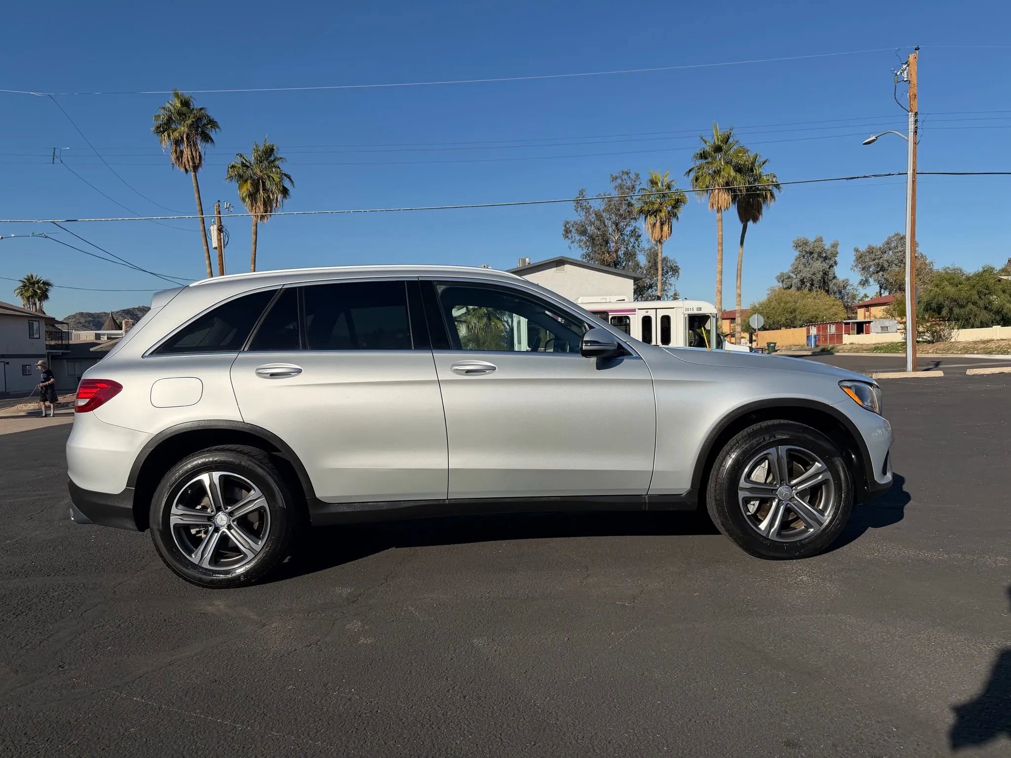 Used 2017 Mercedes-Benz GLC 300 GLC 300 Sport Utility 4D image 4