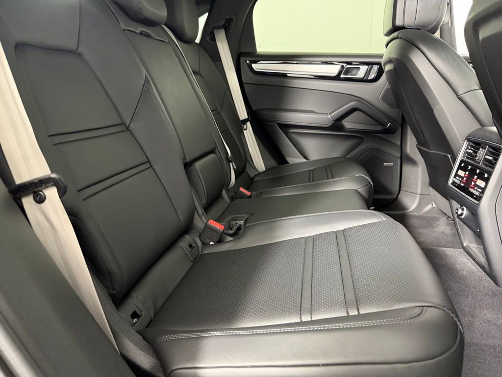 Used 2023 Porsche Cayenne S AWD/4WD image 32