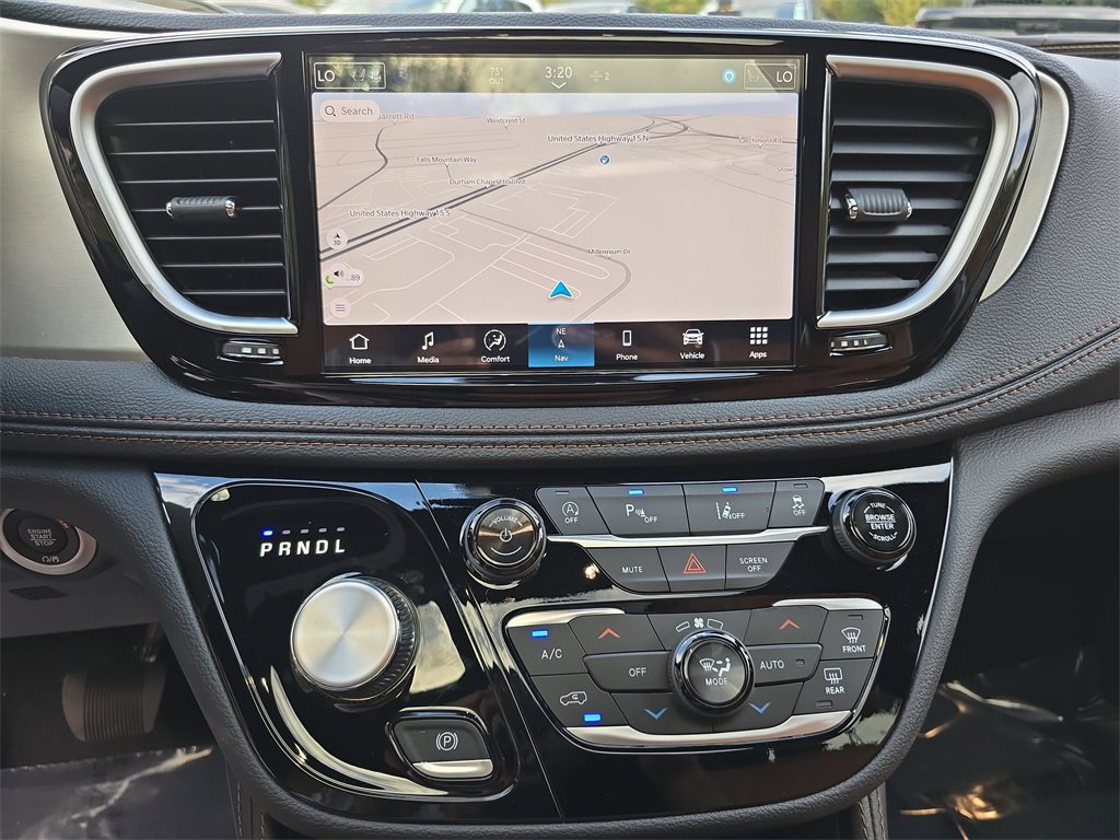 New 2026 Chrysler Pacifica Pinnacle w/ Trailer Tow Group image 24