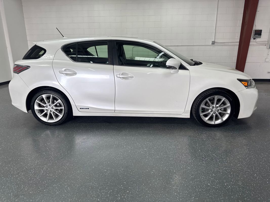 Used 2013 Lexus CT 200h w/ Premium Pkg w/Navigation image 3