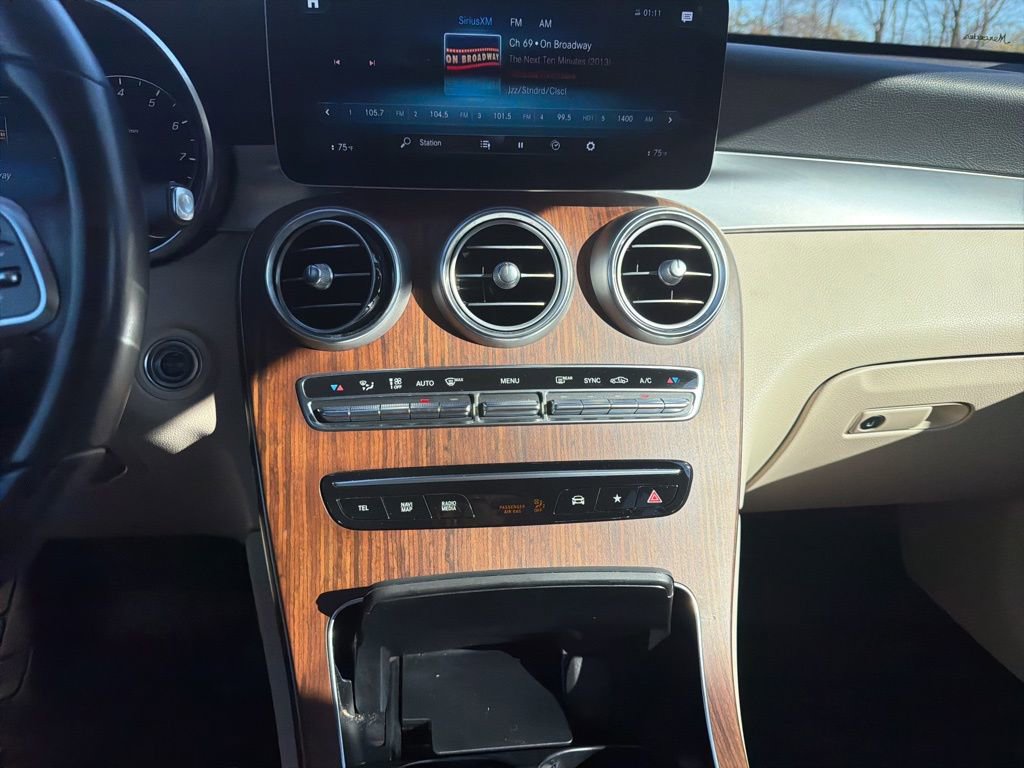 Used 2022 Mercedes-Benz GLC 300 4MATIC image 16