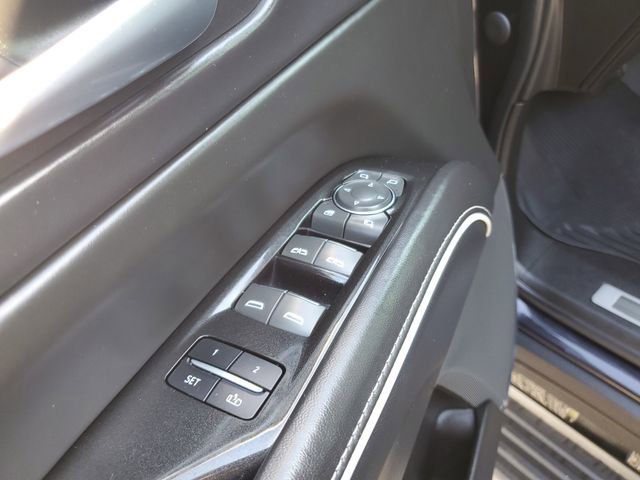 Used 2022 Cadillac Escalade Sport Platinum w/ LPO, ONYX Package image 17