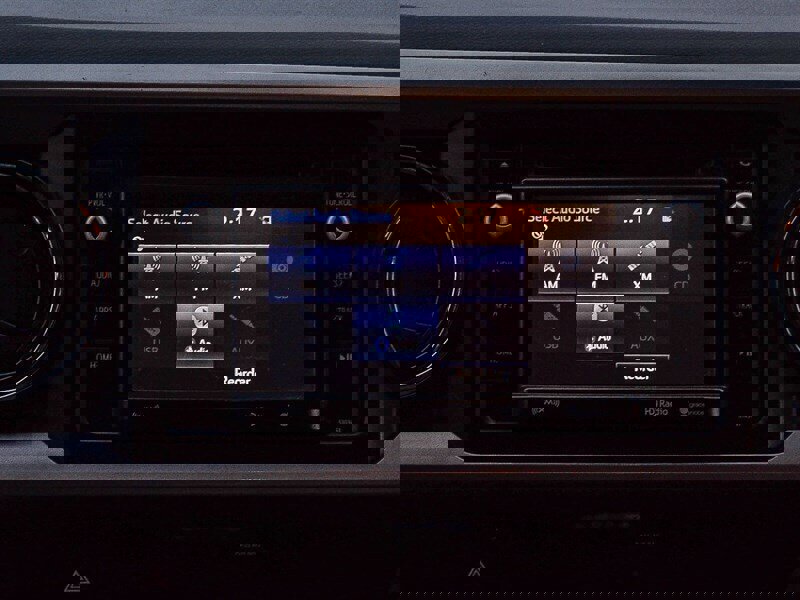 Used 2018 Toyota Tacoma SR5 image 19