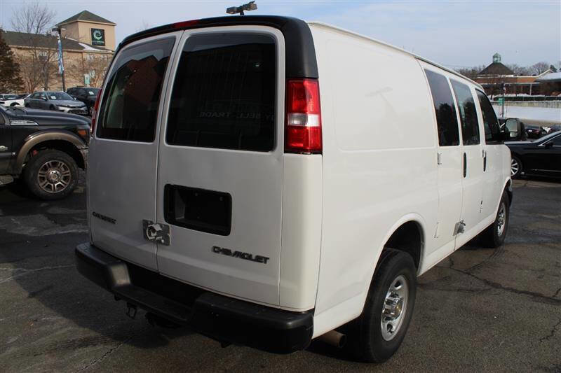Used 2022 Chevrolet Express 2500 w/ Driver Convenience Package image 9