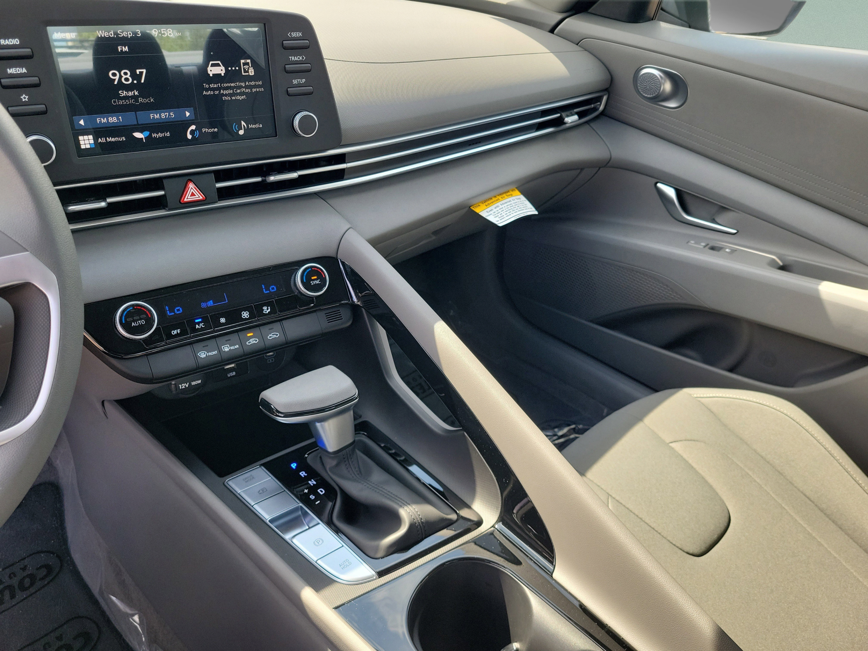 New 2025 Hyundai Elantra Hybrid w/ Cargo Package FWD image 28