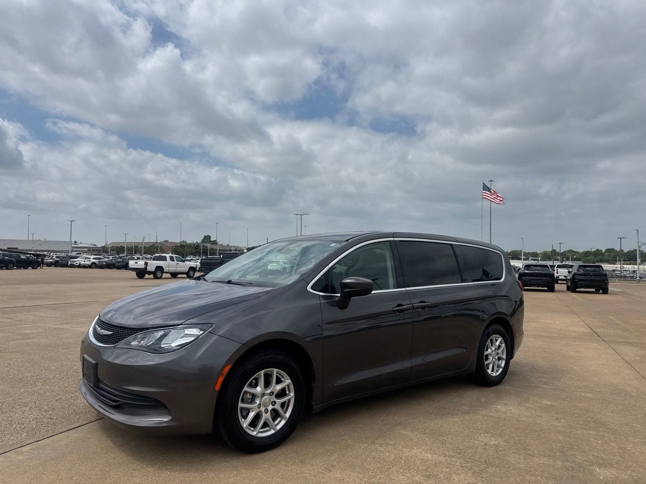 Used 2017 Chrysler Pacifica Touring FWD image 7