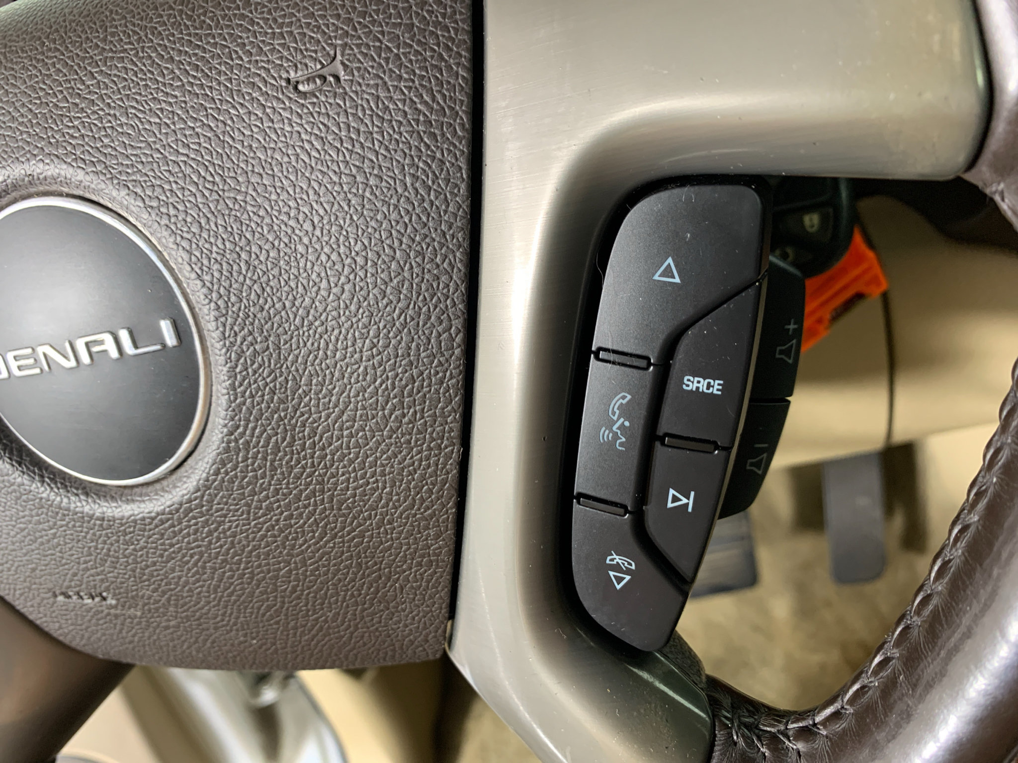 Used 2014 GMC Yukon Denali RWD image 19