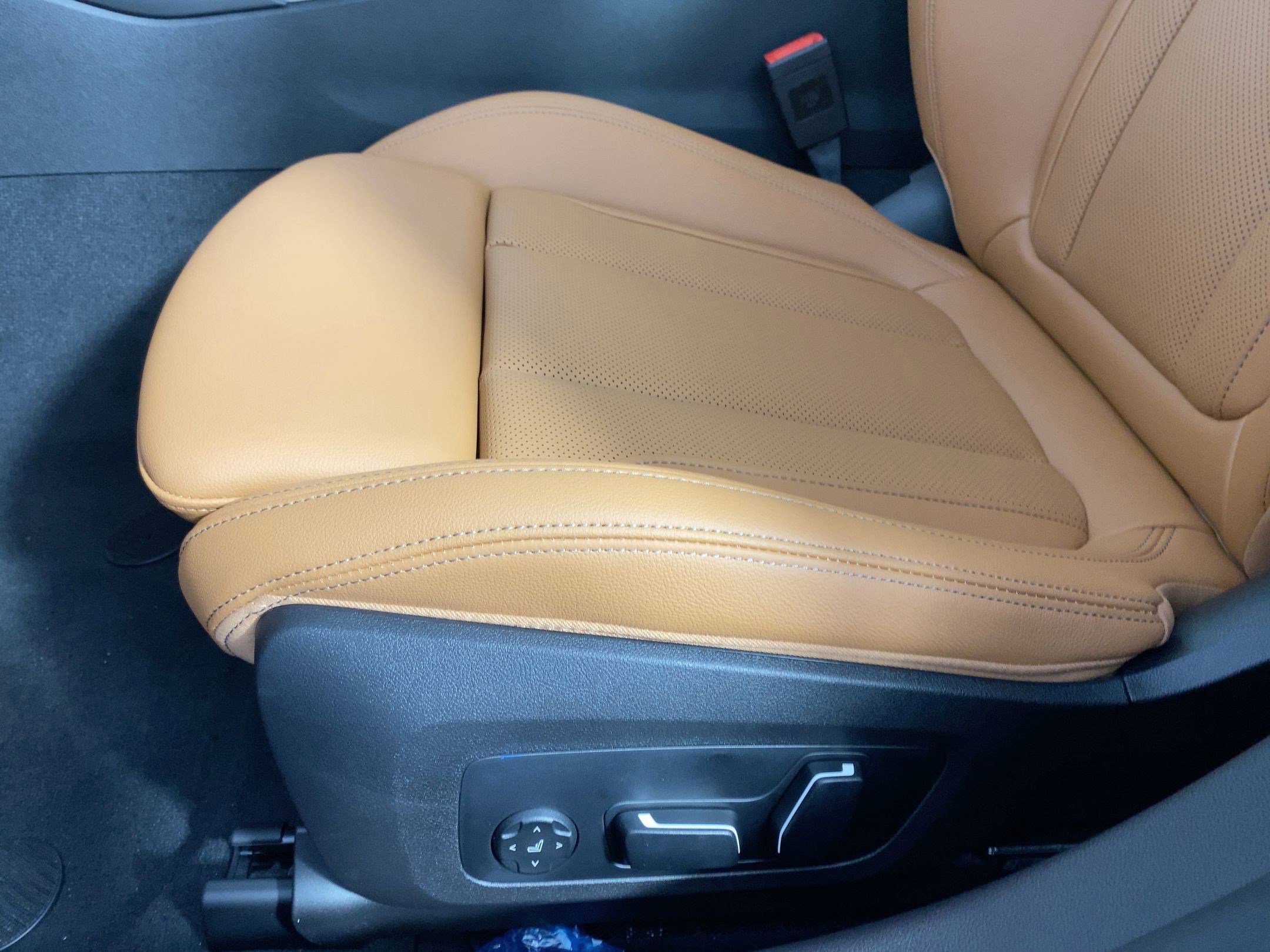 Used 2026 BMW 330i xDrive Sedan w/ Premium Package image 11