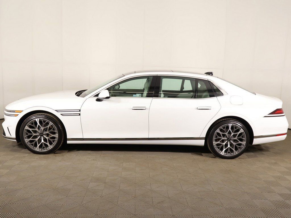 Used 2025 Genesis G90 3.5T image 24