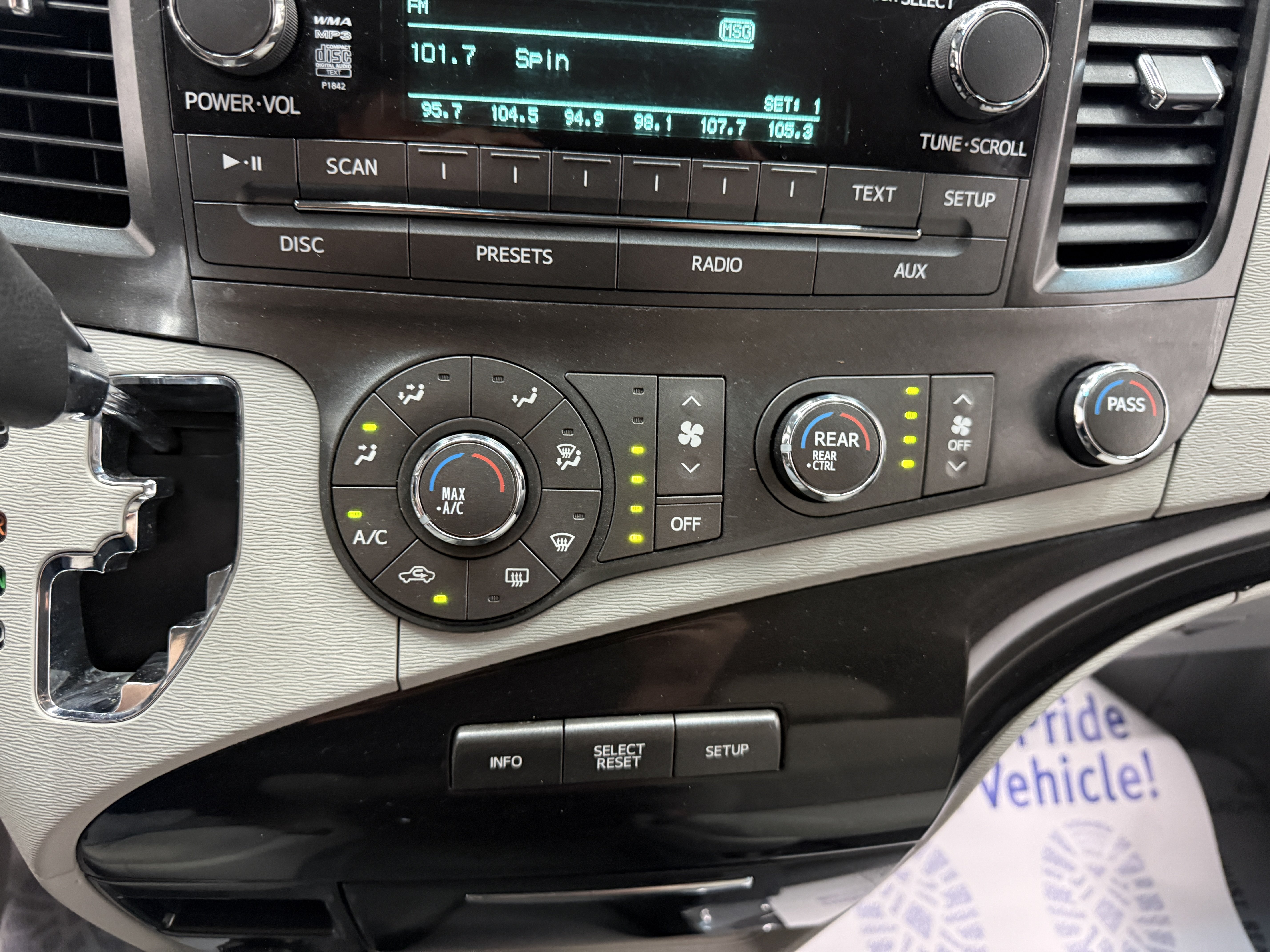 Used 2012 Toyota Sienna LE FWD image 17