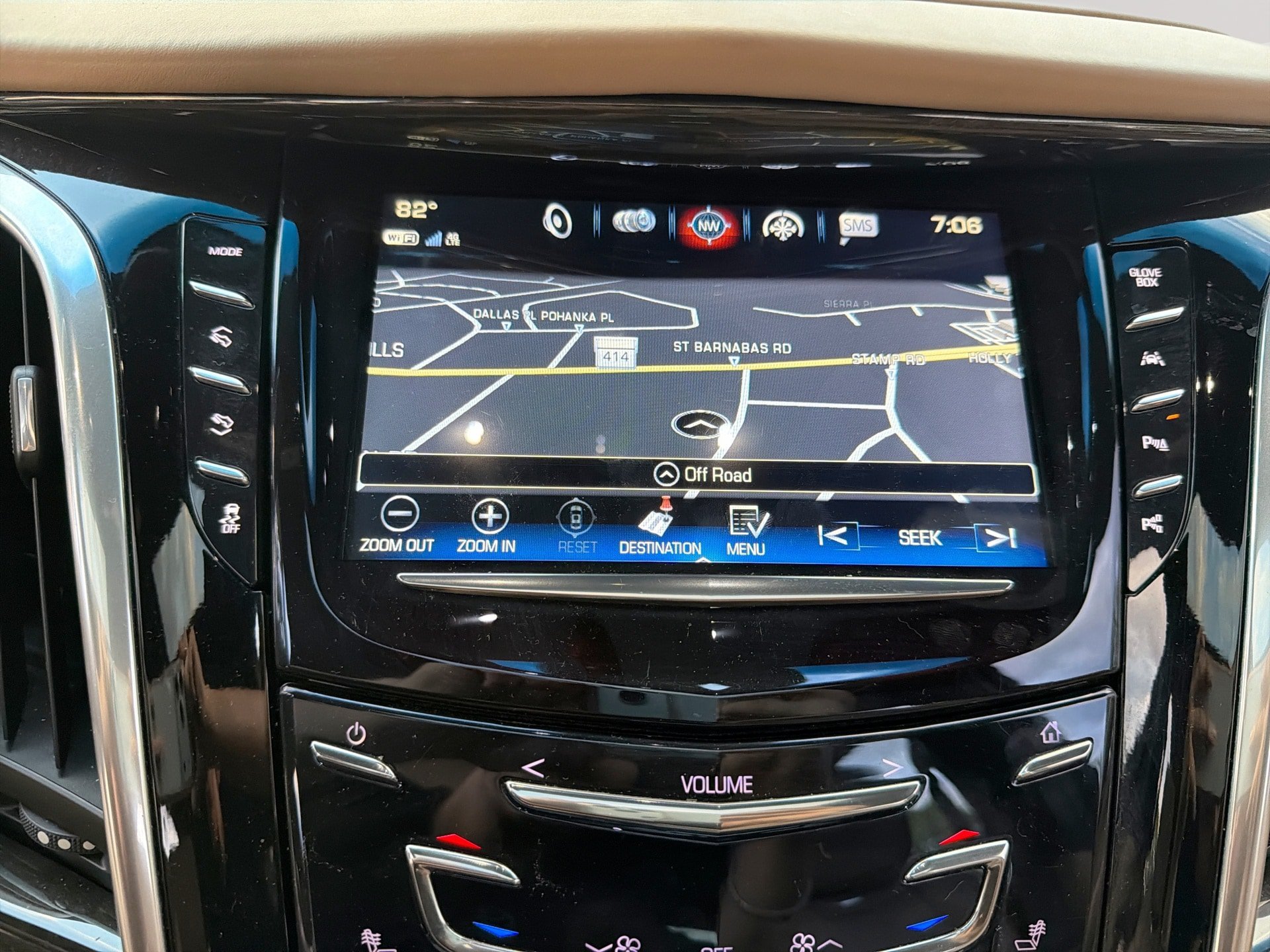 Used 2018 Cadillac Escalade ESV Platinum AWD/4WD image 19