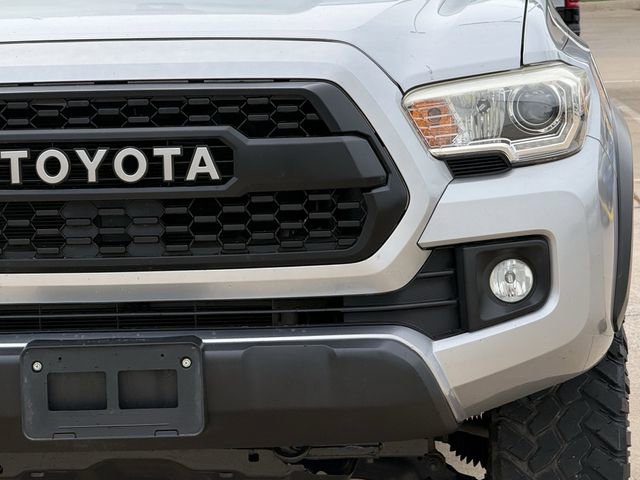 Used 2018 Toyota Tacoma TRD Off-Road AWD/4WD image 8
