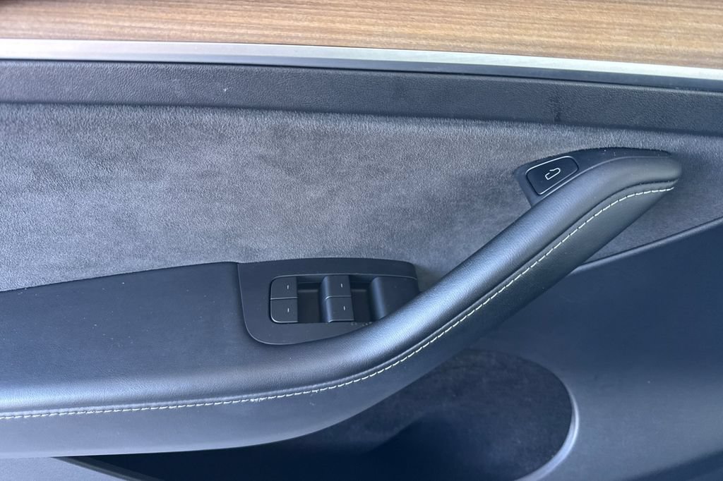 Used 2023 Tesla Model Y Long Range AWD/4WD image 14