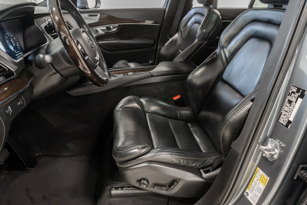 Used 2018 Volvo XC90 T6 Momentum w/ Convenience Package AWD/4WD image 11