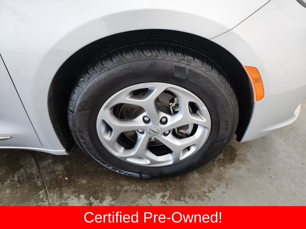 Certified 2023 Chrysler Pacifica Limited FWD image 43
