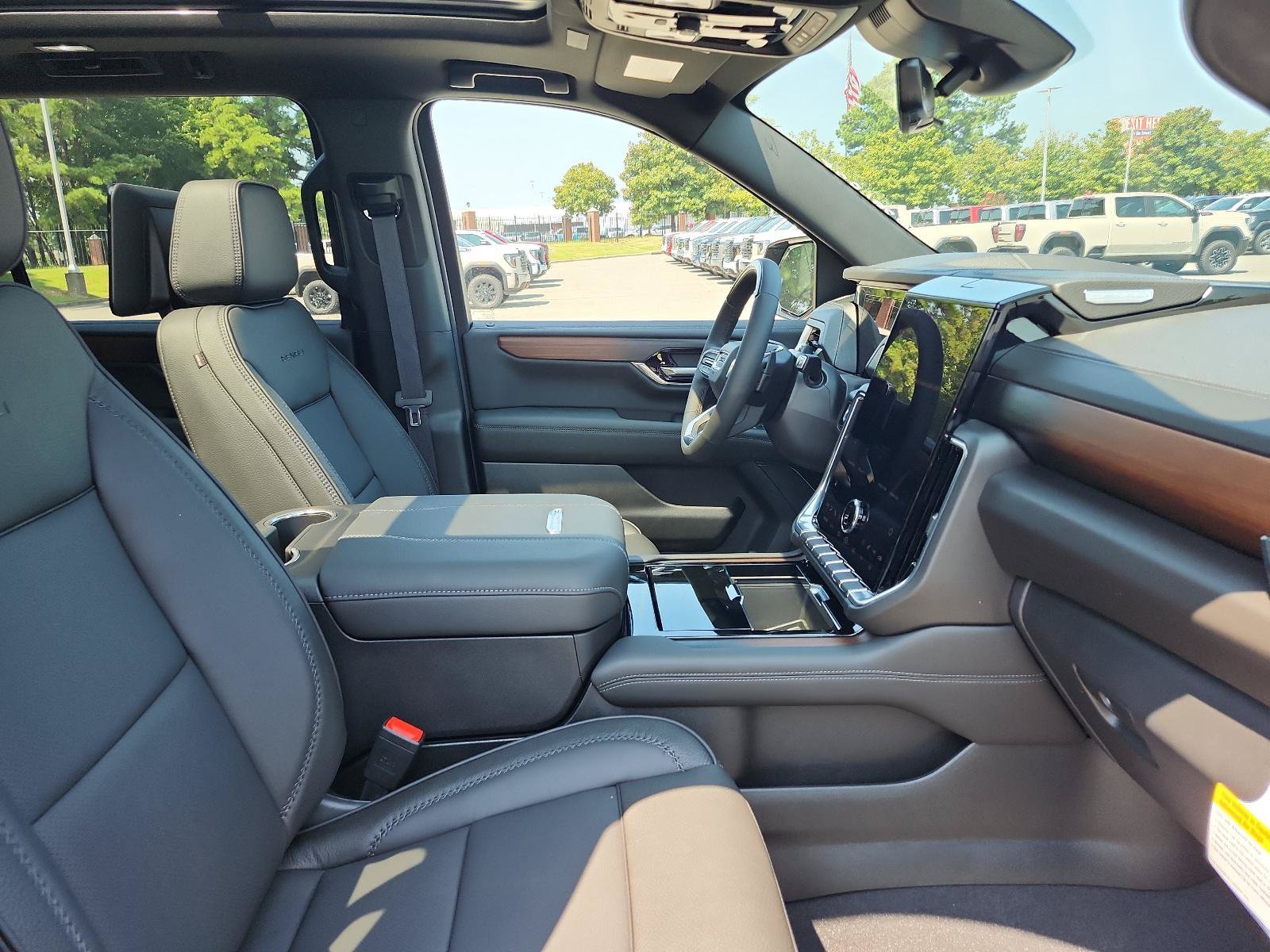 New 2026 GMC Yukon XL Denali w/ Denali Reserve Package AWD/4WD image 6